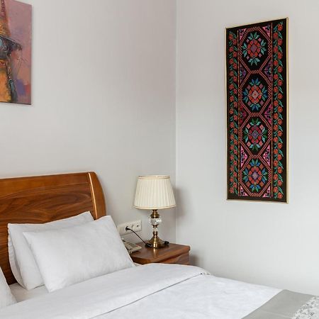 בישקק Soluxe Hotel מראה חיצוני תמונה