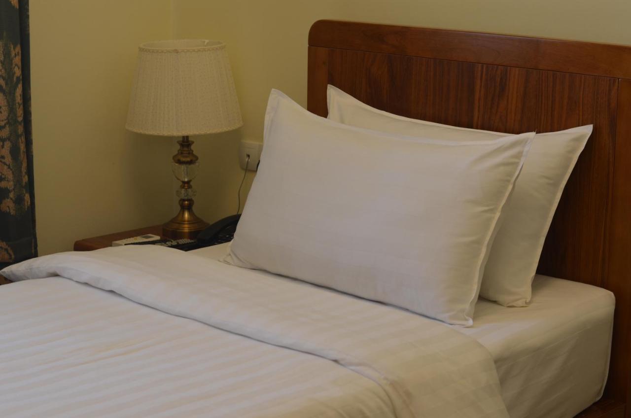 בישקק Soluxe Hotel מראה חיצוני תמונה