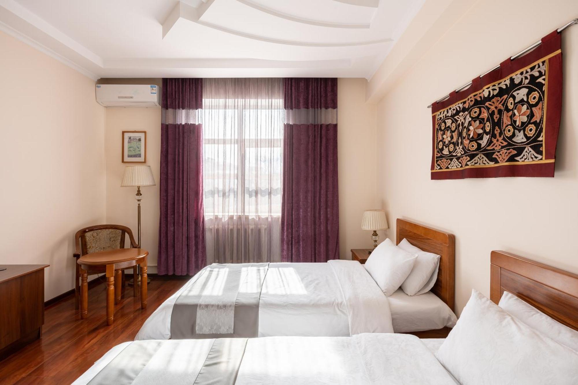 בישקק Soluxe Hotel מראה חיצוני תמונה