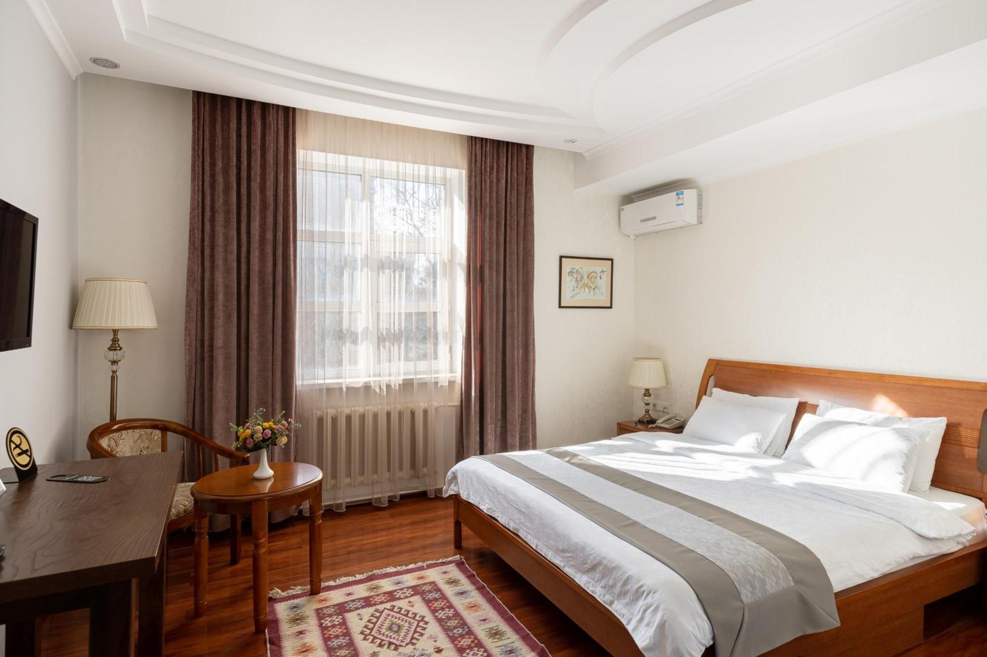 בישקק Soluxe Hotel מראה חיצוני תמונה