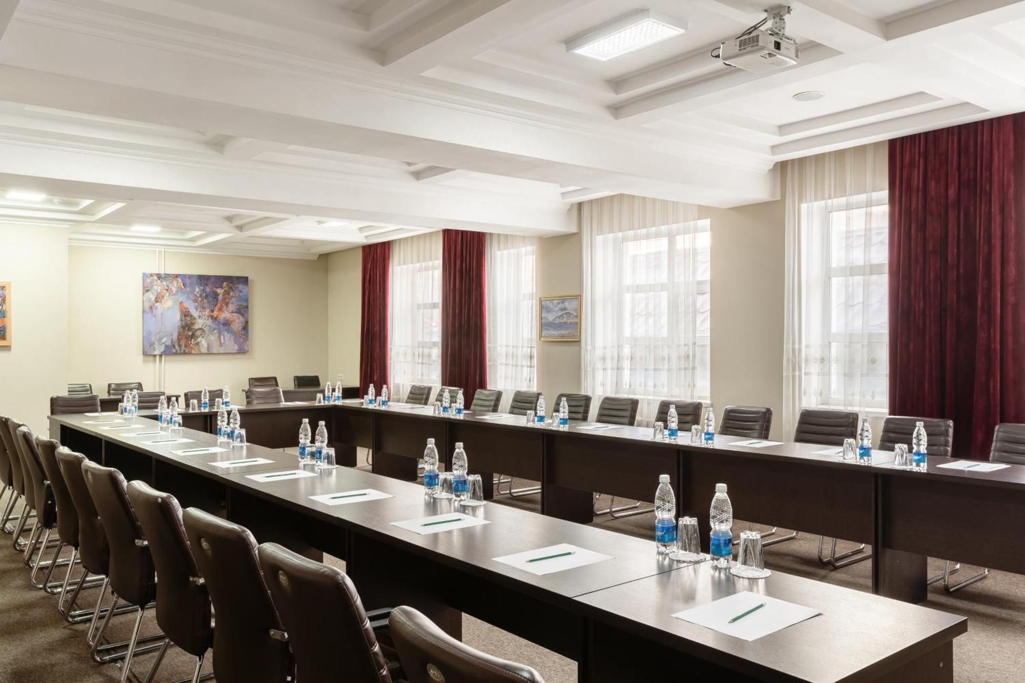 בישקק Soluxe Hotel מראה חיצוני תמונה