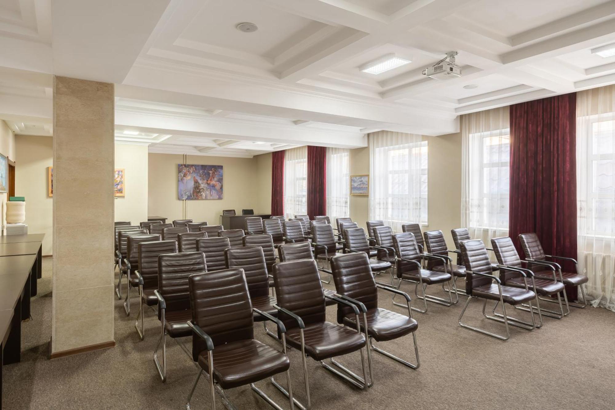 בישקק Soluxe Hotel מראה חיצוני תמונה