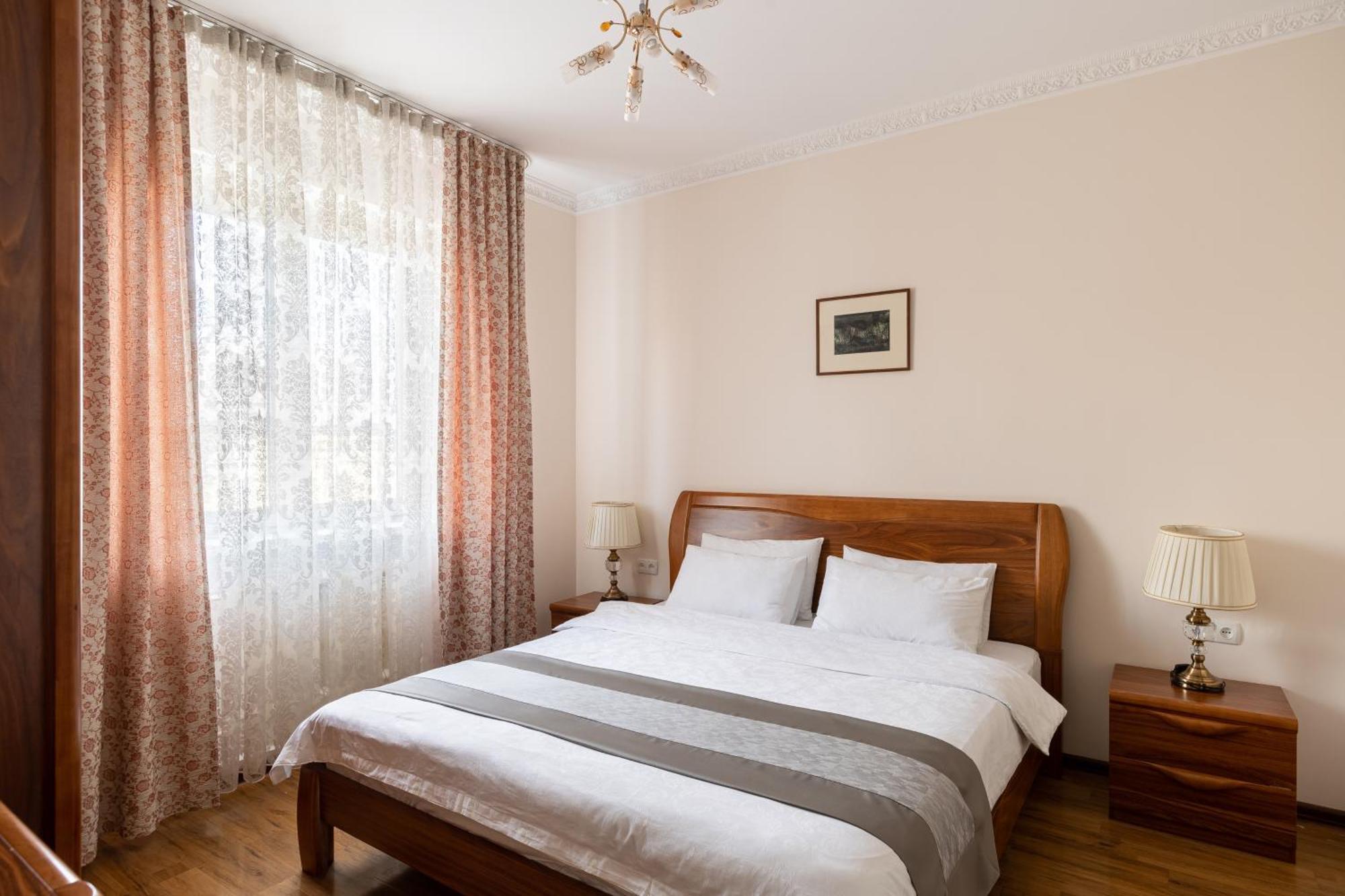 בישקק Soluxe Hotel מראה חיצוני תמונה