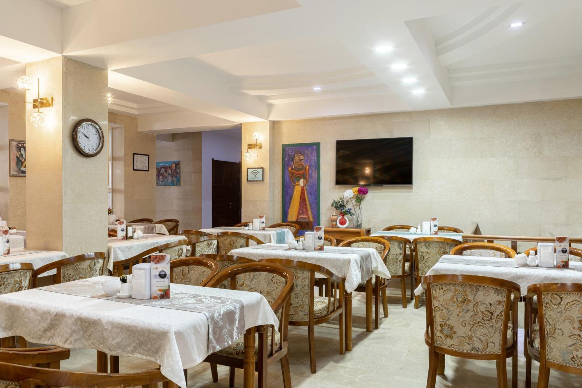 בישקק Soluxe Hotel מראה חיצוני תמונה