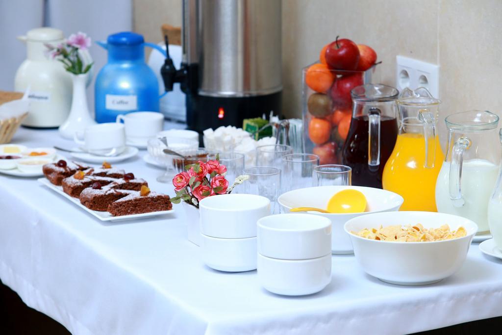 בישקק Soluxe Hotel מראה חיצוני תמונה