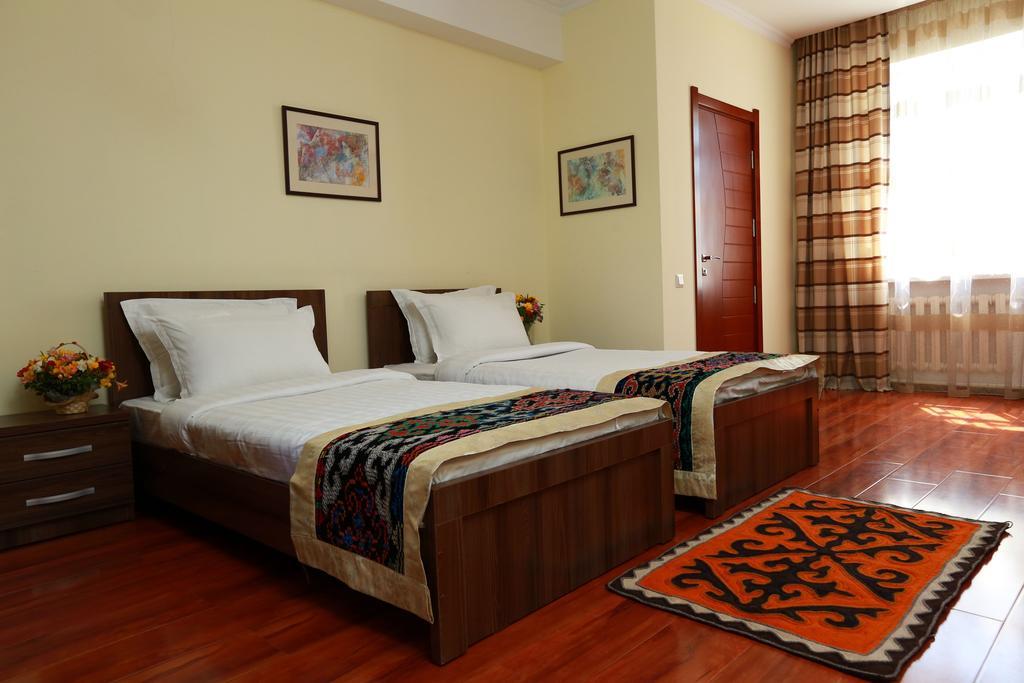 בישקק Soluxe Hotel מראה חיצוני תמונה