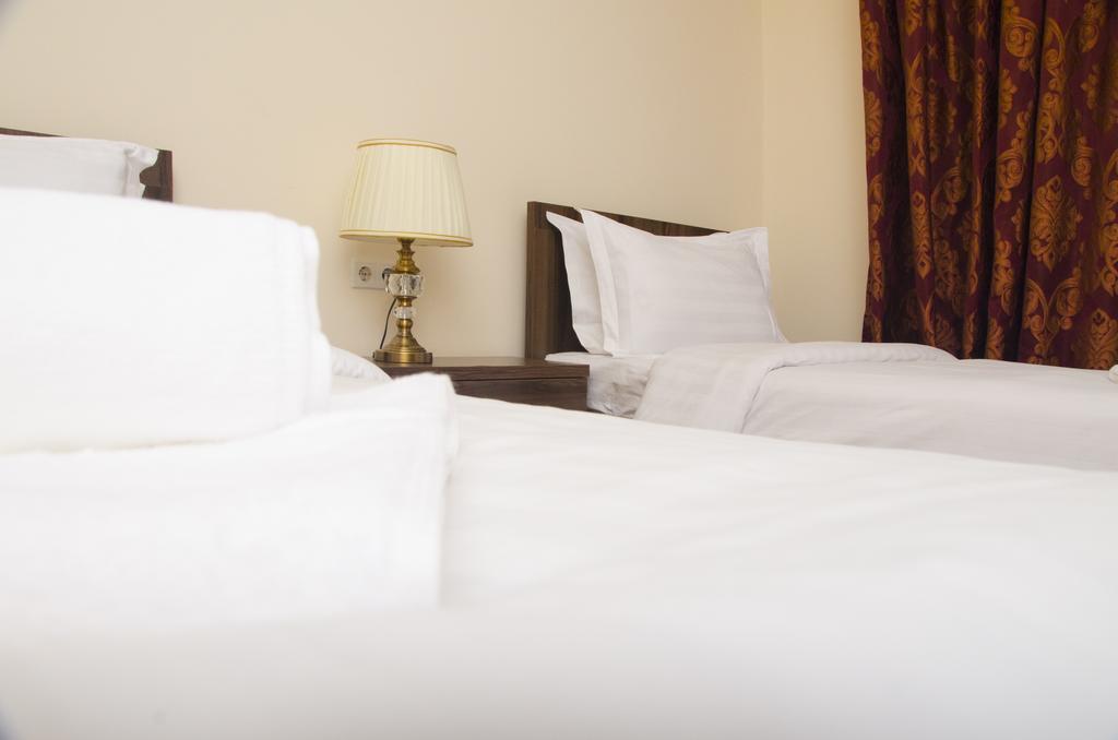 בישקק Soluxe Hotel מראה חיצוני תמונה