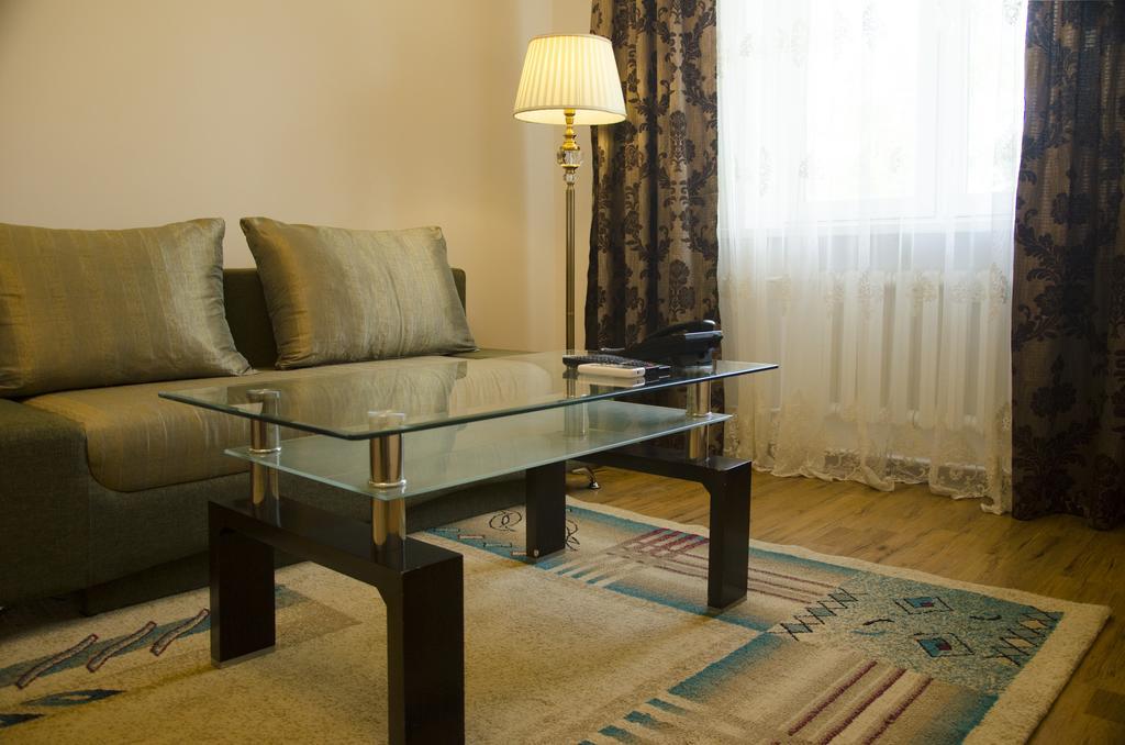 בישקק Soluxe Hotel מראה חיצוני תמונה
