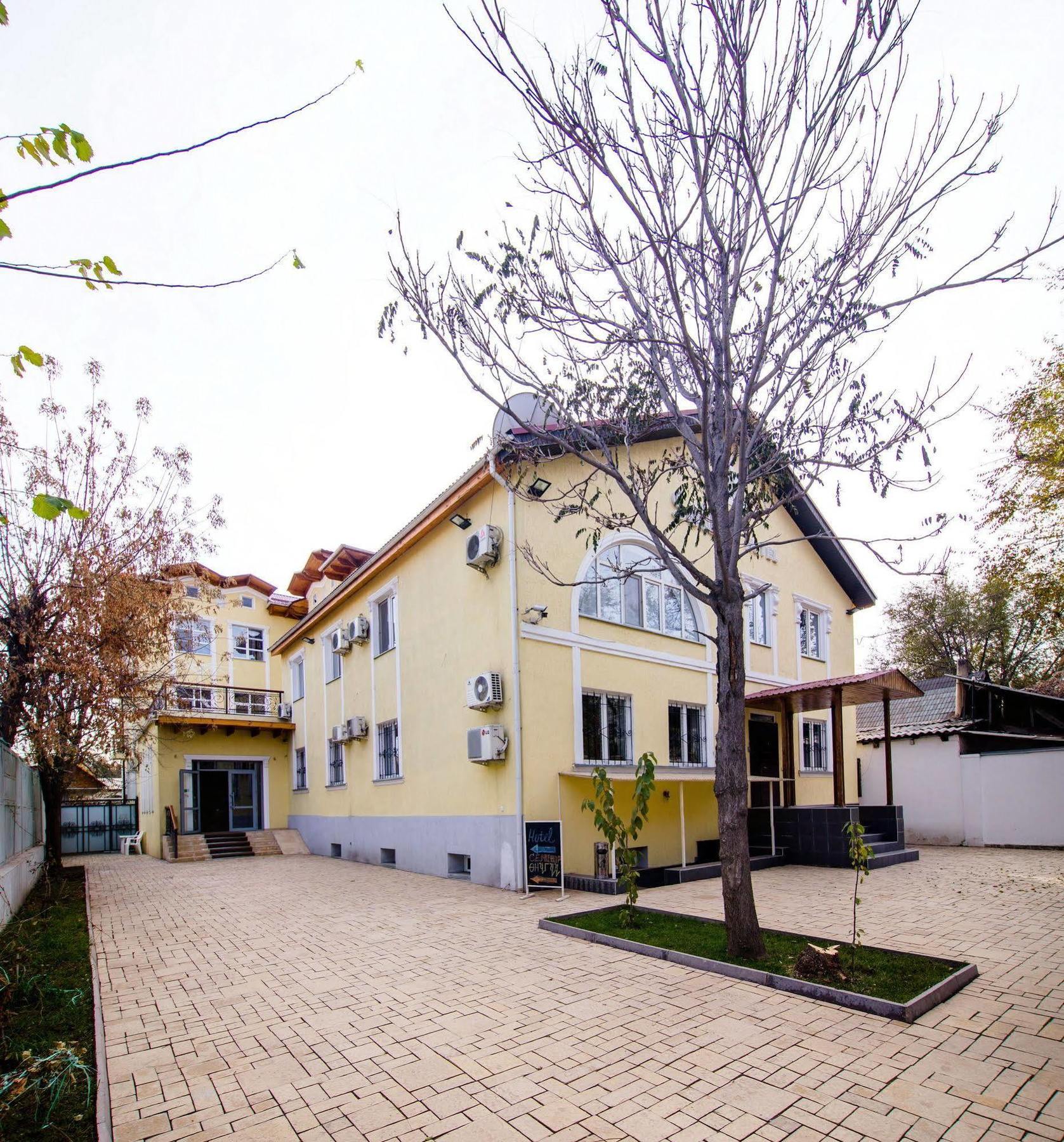 בישקק Soluxe Hotel מראה חיצוני תמונה